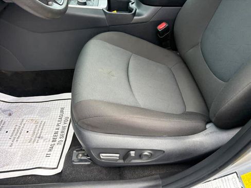 Used 2025 Toyota RAV4 XLE AWD/4WD image 23