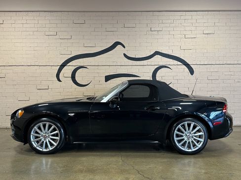 Used 2017 FIAT 124 Spider Lusso RWD image 11