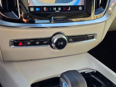 Used 2024 Volvo S60 B5 Core image 34