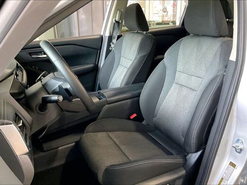Used 2025 Nissan Rogue SV FWD image 3