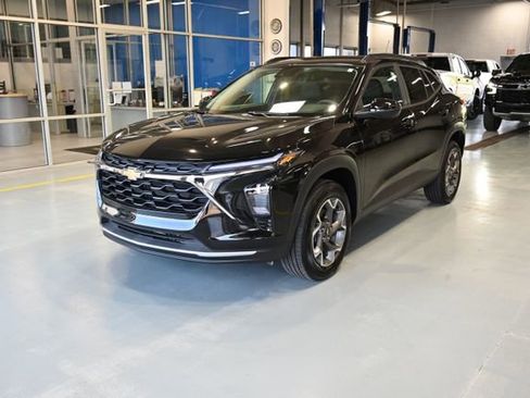 Used 2025 Chevrolet Trax LT w/ Driver Confidence Package image 1