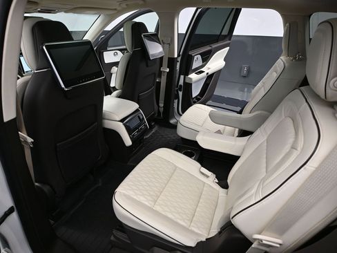 Used 2023 Lincoln Aviator Black Label w/ Dynamic Handling Package AWD/4WD image 38
