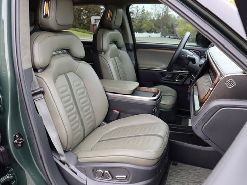 Used 2023 Rivian R1S Adventure AWD/4WD image 22