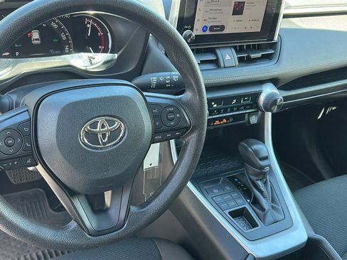 Used 2023 Toyota RAV4 LE AWD/4WD image 10