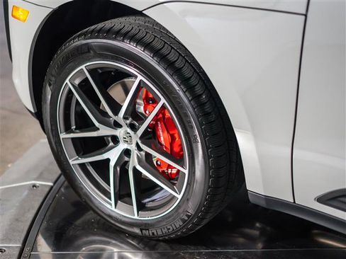 New 2026 Porsche Macan S image 15