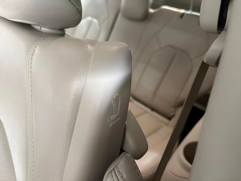 Used 2021 Chrysler Pacifica Touring-L FWD image 31