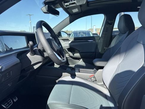 New 2026 Volkswagen Tiguan SE R-Line FWD image 11