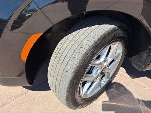 Certified 2025 Kia Soul LX FWD image 36