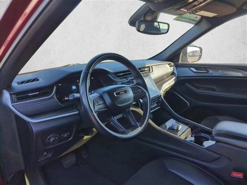Used 2022 Jeep Grand Cherokee Altitude AWD/4WD image 11