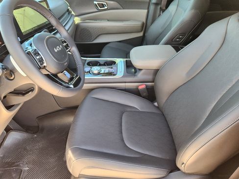 New 2026 Kia Carnival EX image 9