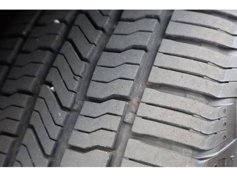 Used 2014 Ford Explorer XLT w/ Equipment Group 202A AWD/4WD image 19