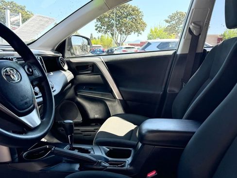 Used 2018 Toyota RAV4 LE w/ All Weather Liner Package FWD image 12
