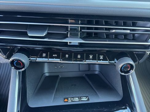 New 2026 Chevrolet Traverse LT w/ Midnight/Sport Edition image 15