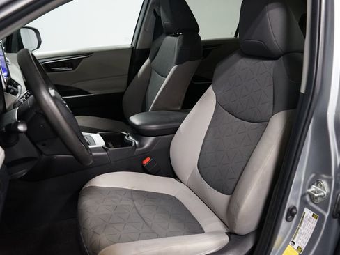 Used 2023 Toyota RAV4 XLE w/ Convenience Package image 6