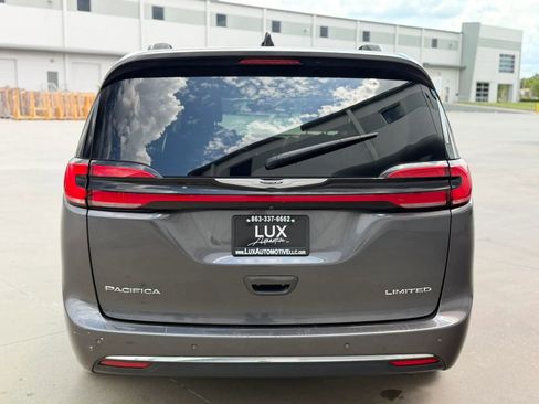 Used 2023 Chrysler Pacifica Limited FWD image 9