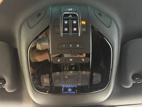 Used 2017 Maserati Levante w/ Sport Package AWD/4WD image 23