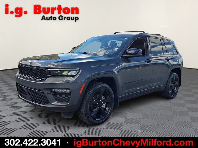 Used 2023 Jeep Grand Cherokee Limited w/ Black Appearance Package AWD/4WD image 3