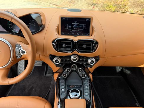 Used 2023 Aston Martin V8 Vantage Coupe image 10