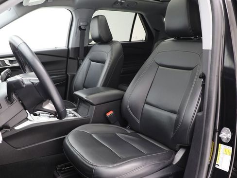 Used 2022 Ford Explorer XLT w/ Equipment Group 202A image 16