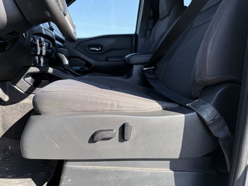 Used 2023 Nissan Frontier SV w/ Midnight Edition Package image 11