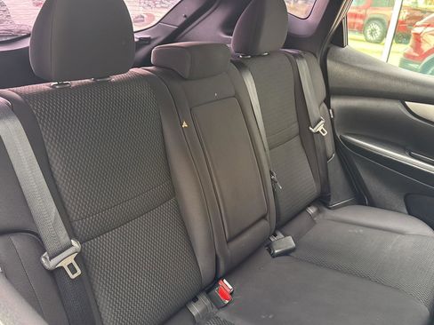 Used 2020 Nissan Rogue Sport S image 32