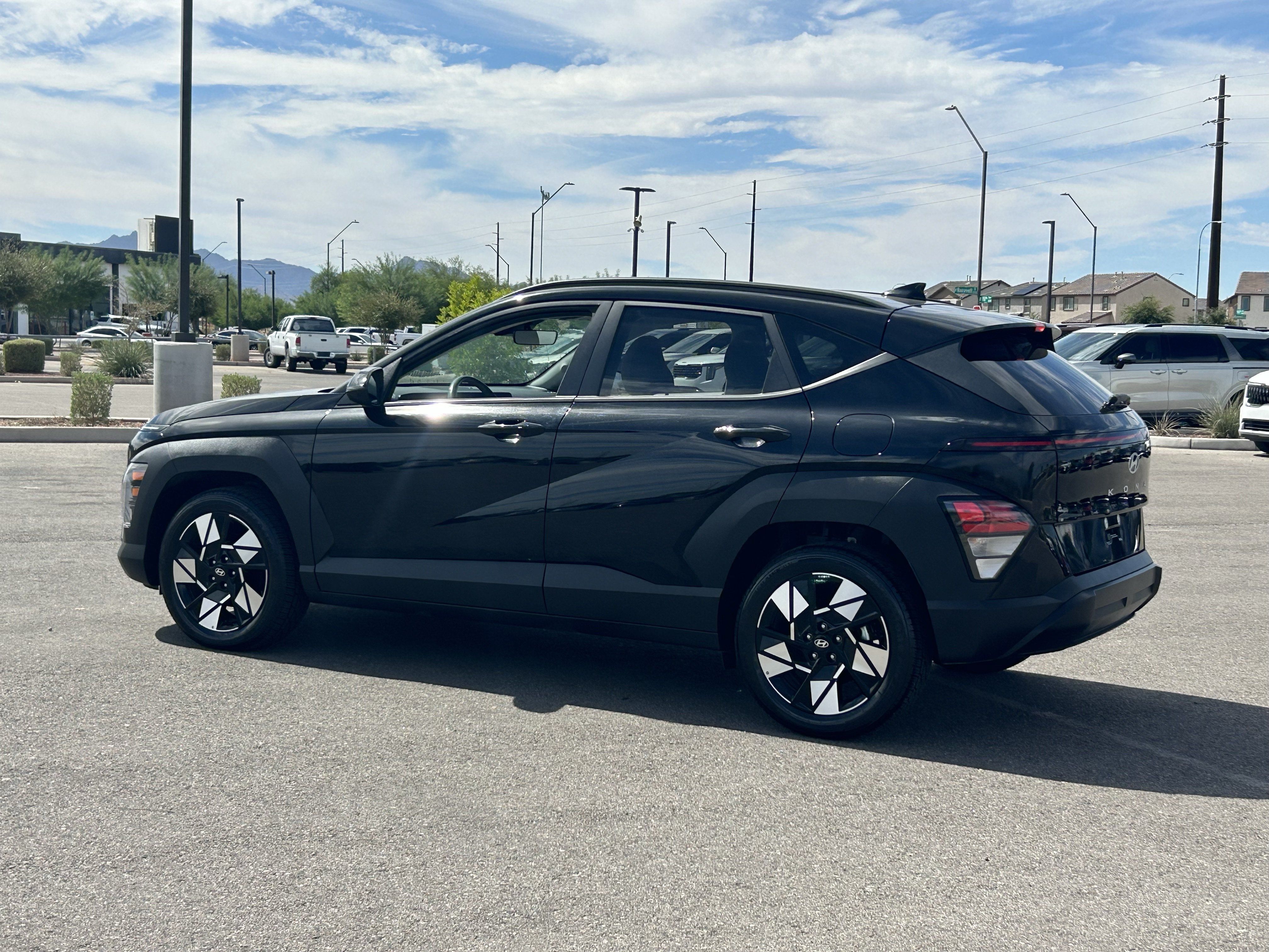 Used 2025 Hyundai Kona SEL FWD image 3
