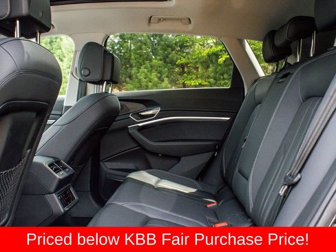 Used 2021 Audi e-tron Premium Plus w/ Premium Plus Package AWD/4WD image 12