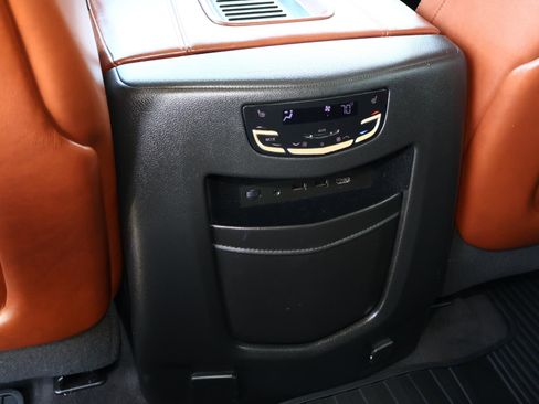 Used 2020 Cadillac Escalade Premium Luxury w/ Escalade Sport Edition image 20