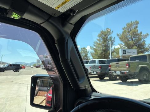 Used 2020 Jeep Gladiator Rubicon w/ Uconnect 4C Nav & Sound Group image 41