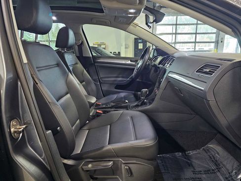 Used 2017 Volkswagen Golf Alltrack SE image 10