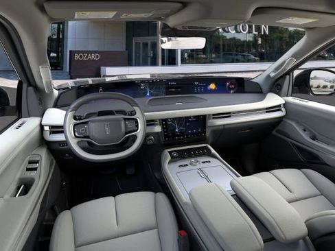 New 2026 Lincoln Navigator Reserve AWD/4WD image 10