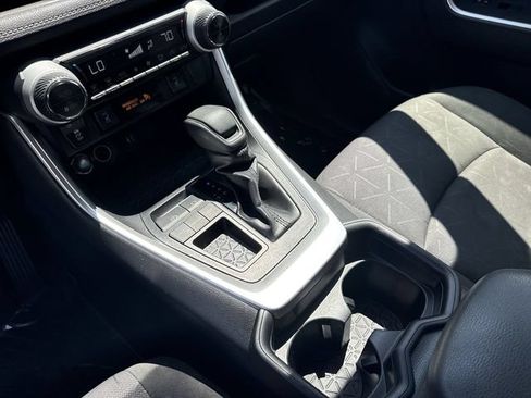 Used 2019 Toyota RAV4 XLE FWD image 21