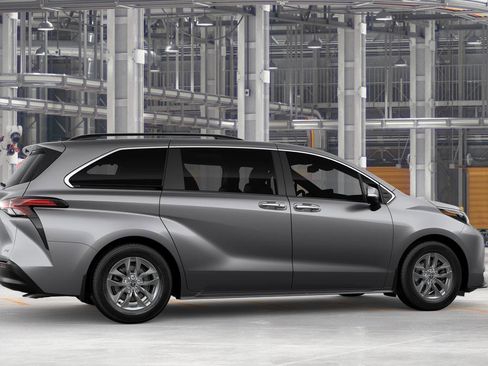 New 2026 Toyota Sienna XLE FWD image 11
