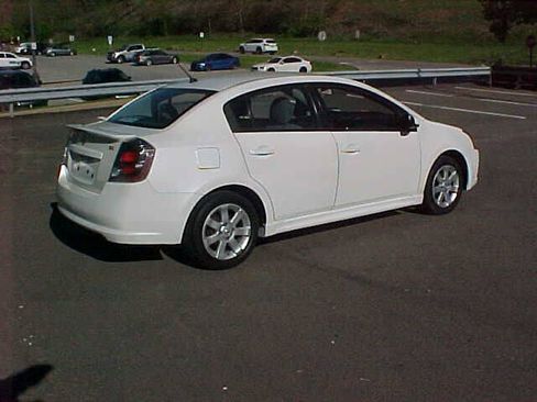 Used 2010 Nissan Sentra 2.0 SR FWD image 7
