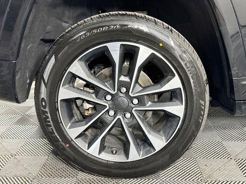 Used 2022 Jeep Grand Cherokee Overland w/ Luxury Tech Group IV image 32