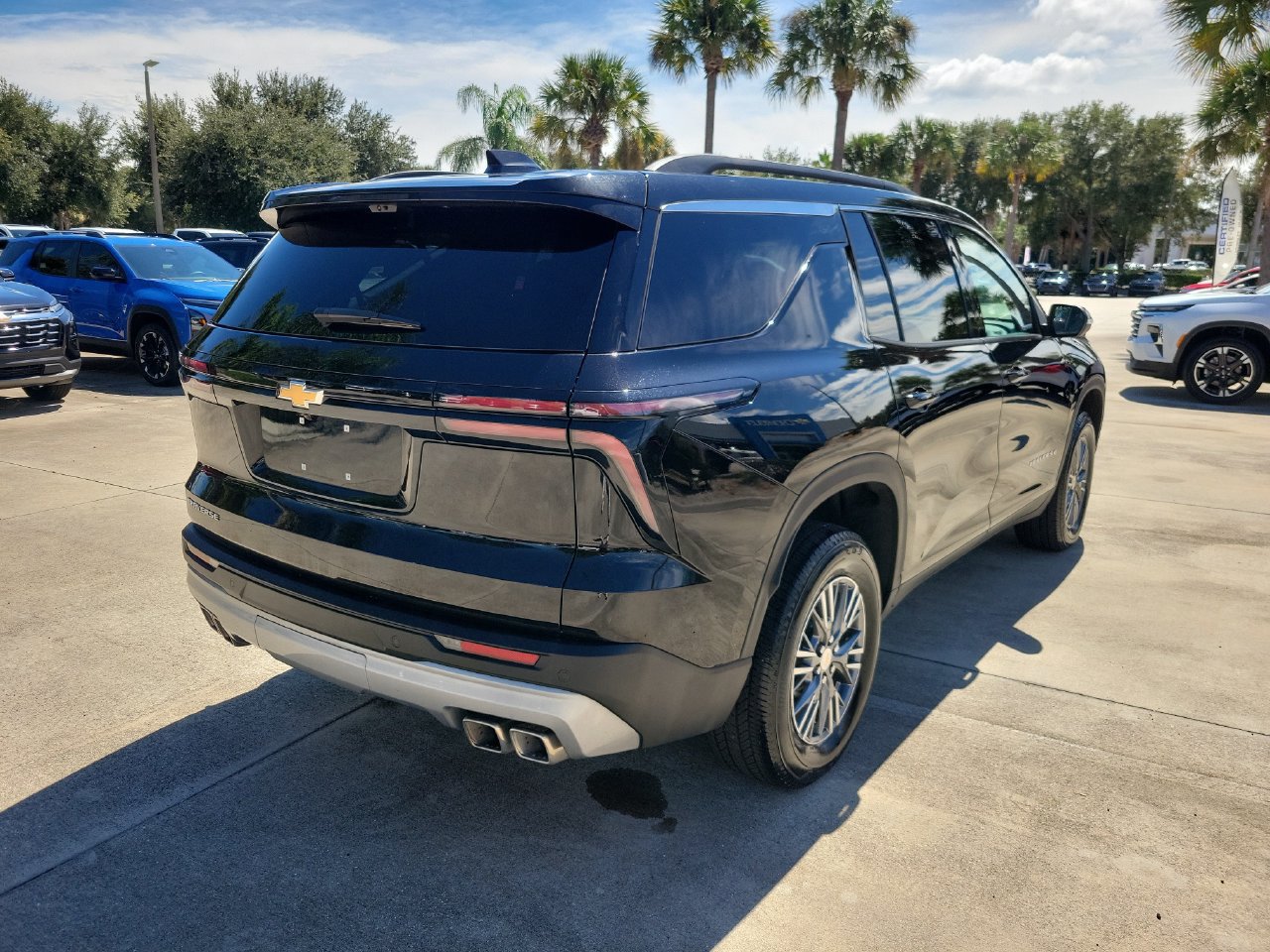 Certified 2026 Chevrolet Traverse LT w/ Driver Confidence Package FWD image 3