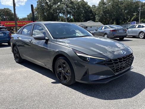 Used 2023 Hyundai Elantra SEL FWD image 7