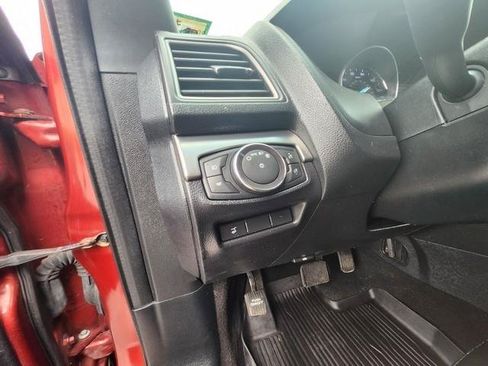 Used 2019 Ford Explorer XLT w/ Equipment Group 202A AWD/4WD image 11