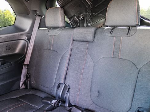 Used 2025 Honda Pilot Sport image 19