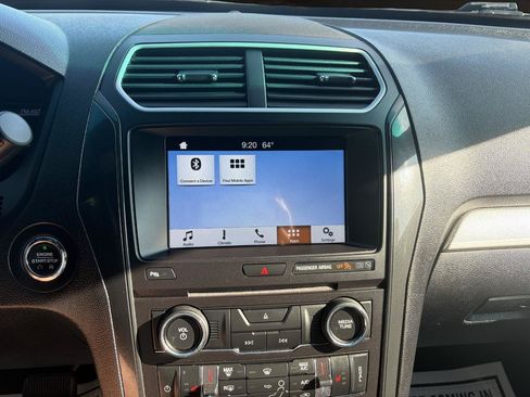 Used 2017 Ford Explorer XLT w/ Equipment Group 202A AWD/4WD image 16