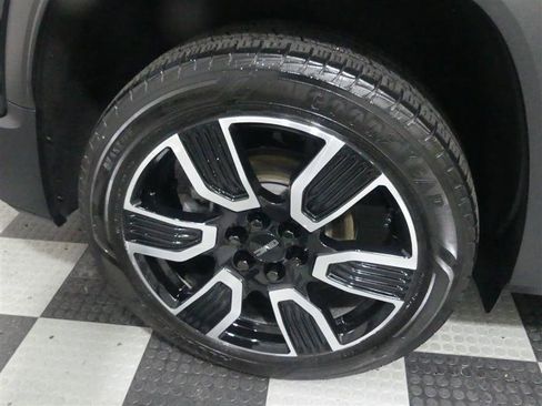 Used 2021 GMC Acadia SLT w/ Elevation Edition AWD/4WD image 17