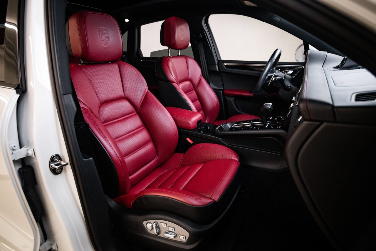 Certified 2023 Porsche Macan S AWD/4WD image 29