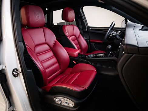 Certified 2023 Porsche Macan S AWD/4WD image 29