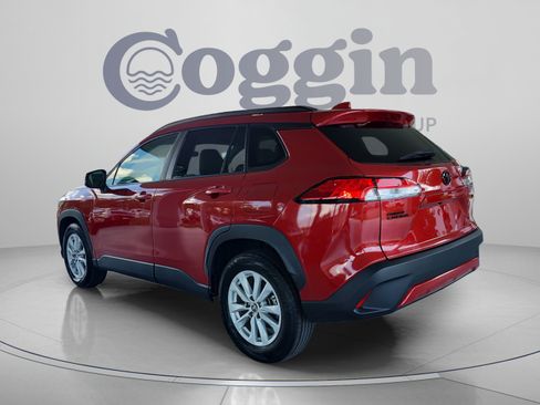Used 2022 Toyota Corolla Cross LE w/ Moonroof Package FWD image 3