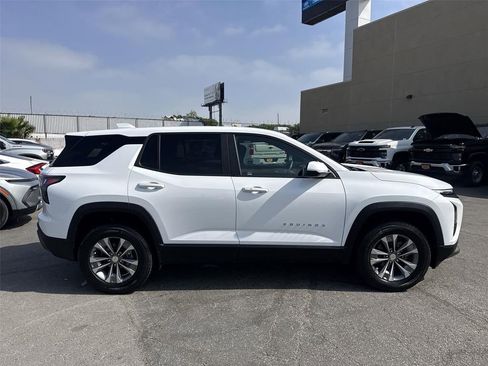 Used 2025 Chevrolet Equinox LT FWD image 2