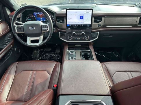 Used 2022 Ford Expedition Limited image 12