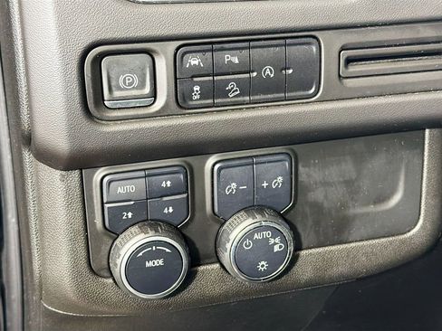 Used 2023 Chevrolet Tahoe Premier AWD/4WD image 13