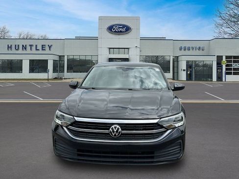 Used 2024 Volkswagen Jetta SE FWD image 2