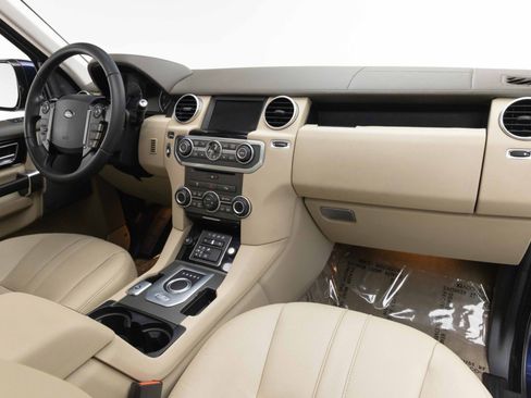 Used 2016 Land Rover LR4 HSE AWD/4WD image 2