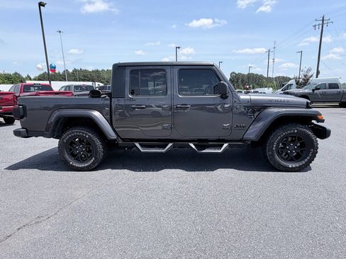 Used 2024 Jeep Gladiator Sport AWD/4WD image 4